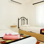 Villa-sleeps 8-parking-pool-bbq Villa Dalyan
