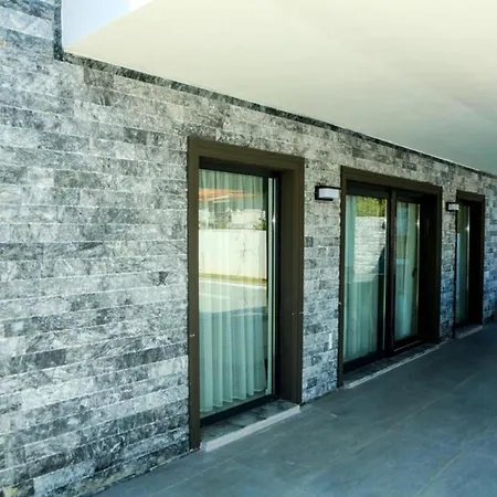 Villa-sleeps 8-parking-pool-bbq * Dalyan