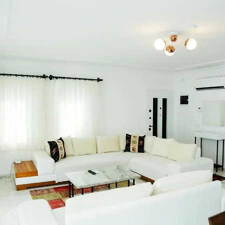 Villa-sleeps 8-parking-pool-bbq Villa Dalyan