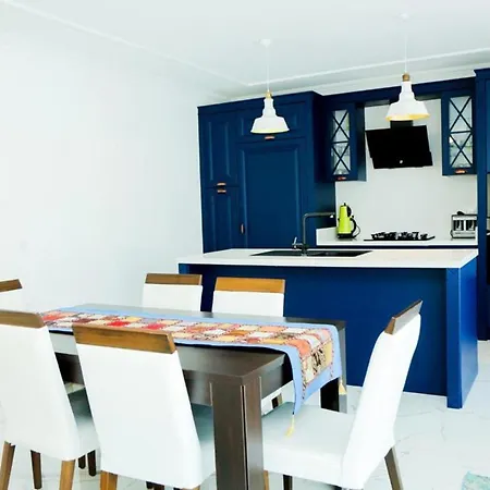 Villa-sleeps 8-parking-pool-bbq