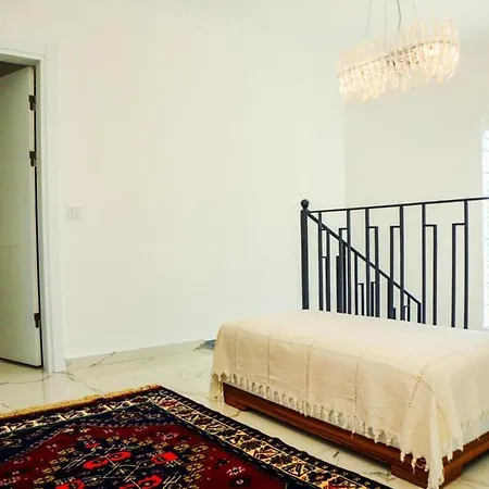 Villa-sleeps 8-parking-pool-bbq * Dalyan