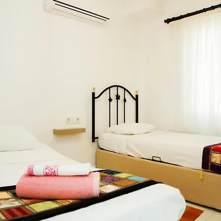 Villa-sleeps 8-parking-pool-bbq Vila Dalyan