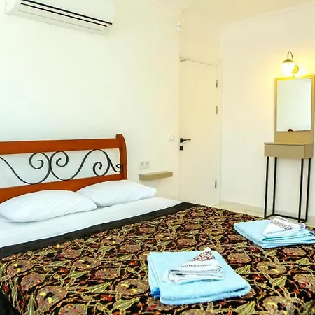 Vila Villa-sleeps 8-parking-pool-bbq *