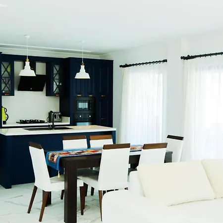 Vila Villa-sleeps 8-parking-pool-bbq Dalyan