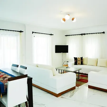 Vila Villa-sleeps 8-parking-pool-bbq