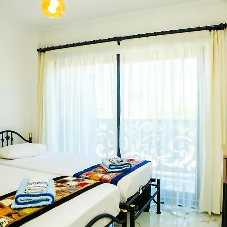 Villa-sleeps 8-parking-pool-bbq Dalyan