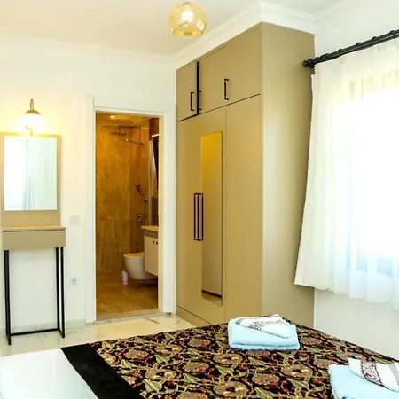 Villa-sleeps 8-parking-pool-bbq Vila