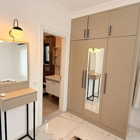 Villa-sleeps 8-parking-pool-bbq