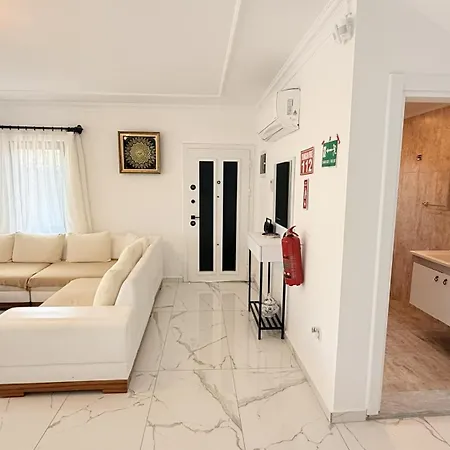 Vila Villa-sleeps 8-parking-pool-bbq Dalyan