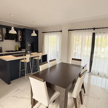 Villa-sleeps 8-parking-pool-bbq Villa Dalyan