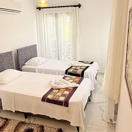 Villa Villa-sleeps 8-parking-pool-bbq