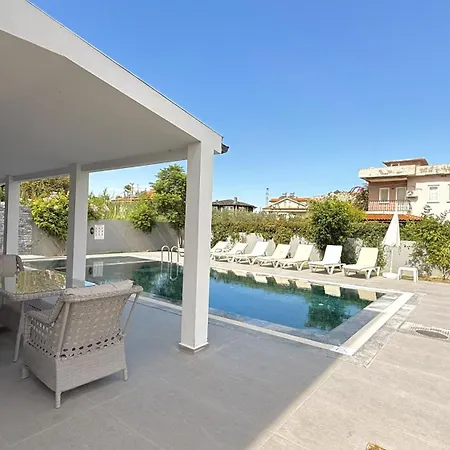 Villa-sleeps 8-parking-pool-bbq * Dalyan