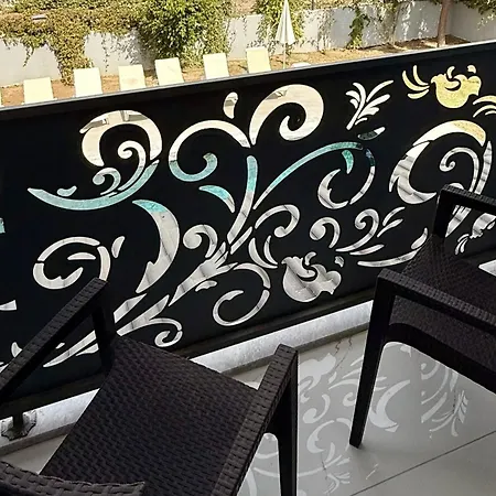 Villa-sleeps 8-parking-pool-bbq