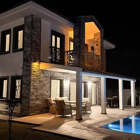 Villa-sleeps 8-parking-pool-bbq Vila