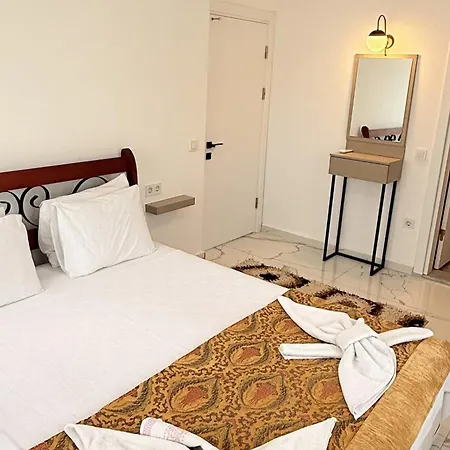 Villa-sleeps 8-parking-pool-bbq Villa Dalyan