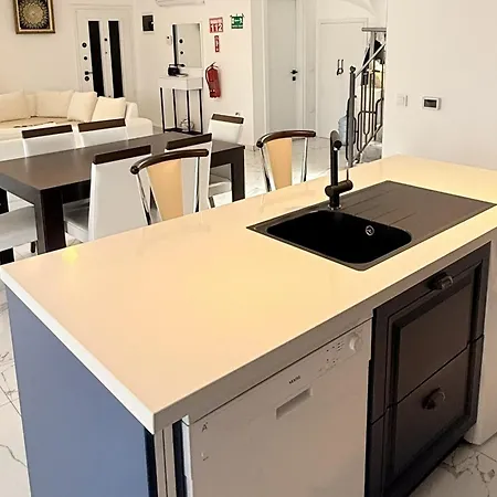 Vila Villa-sleeps 8-parking-pool-bbq Dalyan