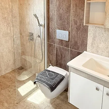 Vila Villa-sleeps 8-parking-pool-bbq Dalyan