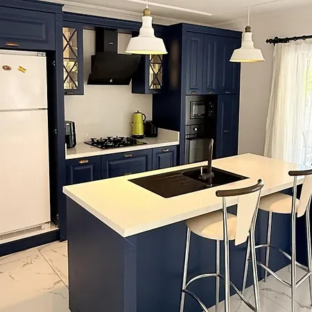 Villa-sleeps 8-parking-pool-bbq Vila Dalyan