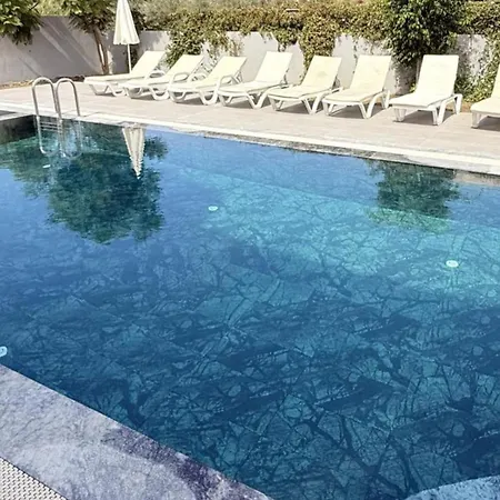 Villa-sleeps 8-parking-pool-bbq Vila Dalyan