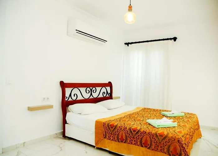 Villa-sleeps 8-parking-pool-bbq *