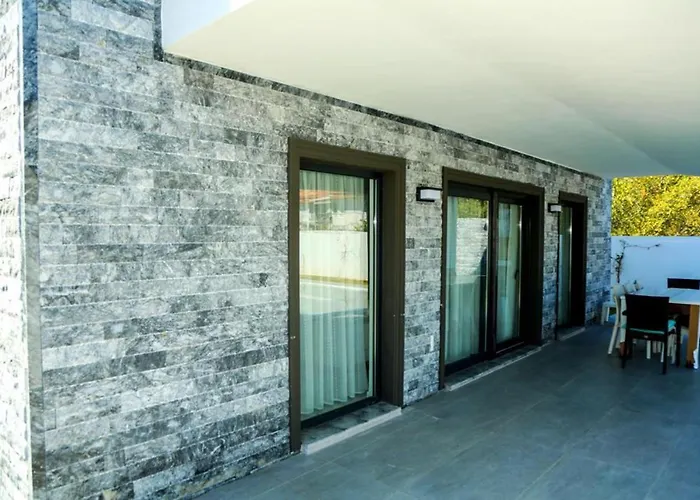 Villa-sleeps 8-parking-pool-bbq * Dalyan