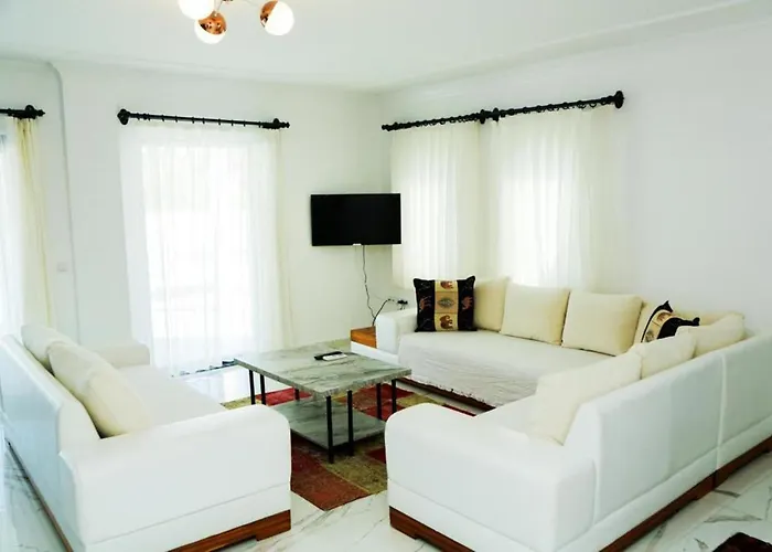 Villa-sleeps 8-parking-pool-bbq Dalyan