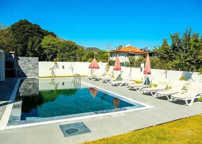 Villa-sleeps 8-parking-pool-bbq Willa