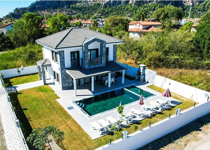 Villa-sleeps 8-parking-pool-bbq Dalyan