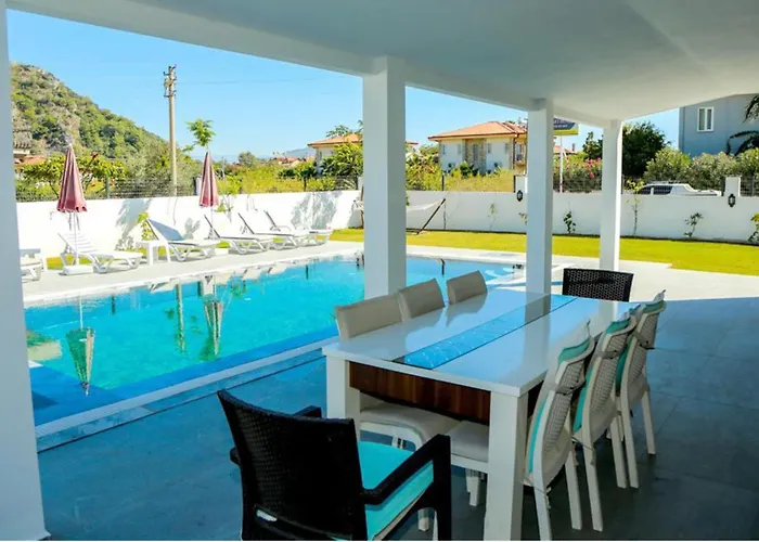 Villa-sleeps 8-parking-pool-bbq * Dalyan