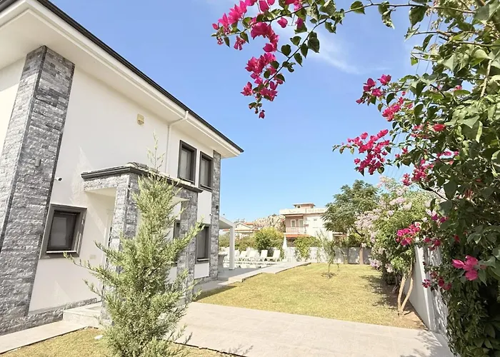 Villa-sleeps 8-parking-pool-bbq Willa