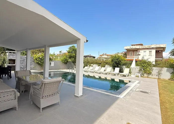 Villa-sleeps 8-parking-pool-bbq * Dalyan