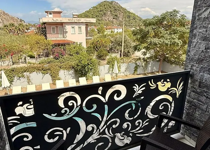 Willa Villa-sleeps 8-parking-pool-bbq *