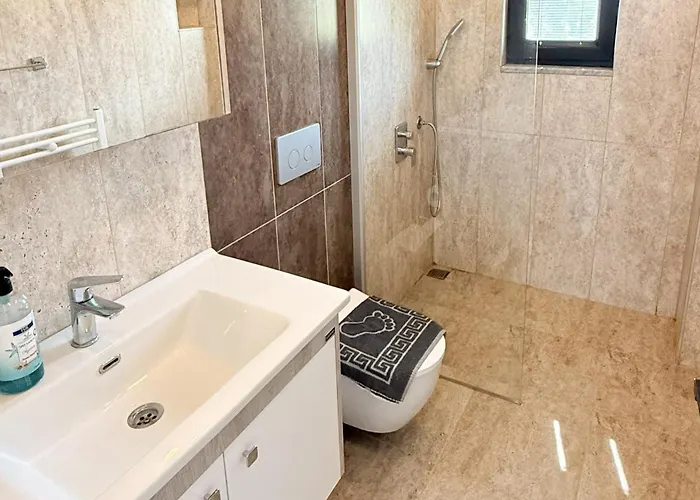 Villa Villa-sleeps 8-parking-pool-bbq Dalyan