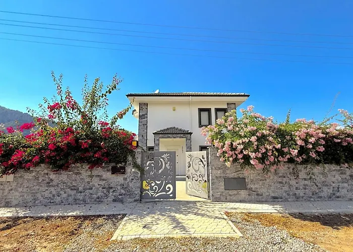 Villa-sleeps 8-parking-pool-bbq Villa Dalyan