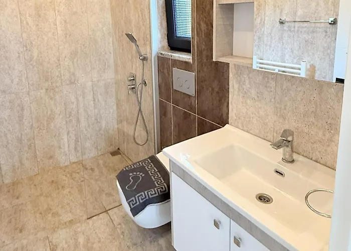 Villa Villa-sleeps 8-parking-pool-bbq Dalyan