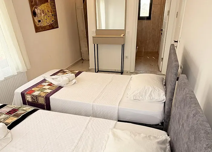 Villa-sleeps 8-parking-pool-bbq Willa