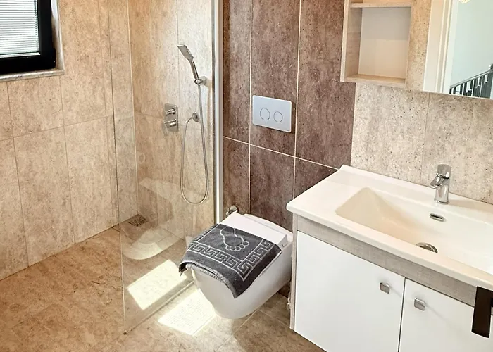 Willa Villa-sleeps 8-parking-pool-bbq Dalyan