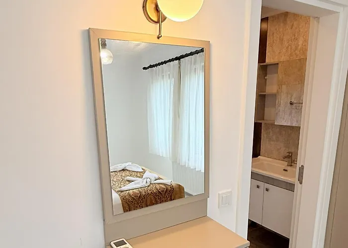 Villa-sleeps 8-parking-pool-bbq Dalyan