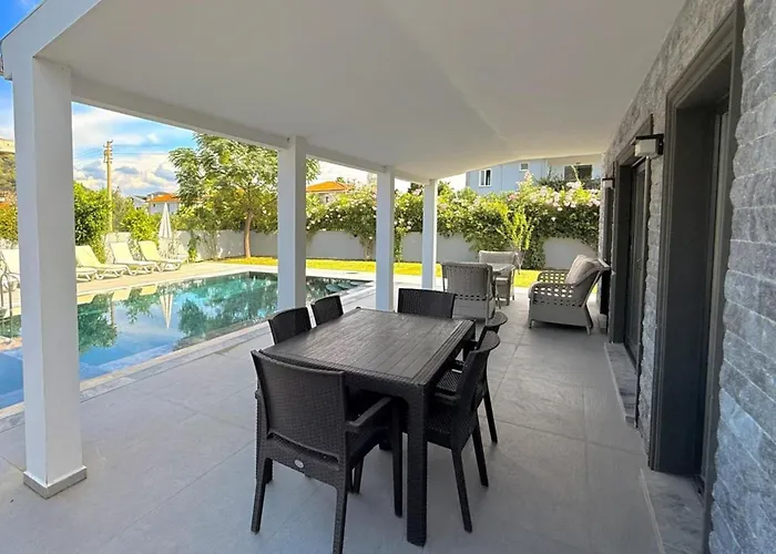 Villa-sleeps 8-parking-pool-bbq * Dalyan