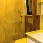 Villa Villa-sleeps 8-parking-pool-bbq *