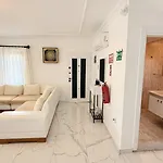 Villa Villa-sleeps 8-parking-pool-bbq Dalyan