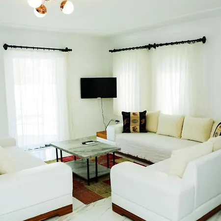 Villa-sleeps 8-parking-pool-bbq 达利安