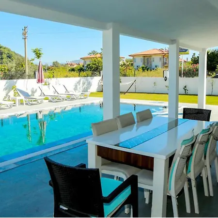 Villa-sleeps 8-parking-pool-bbq * 达利安