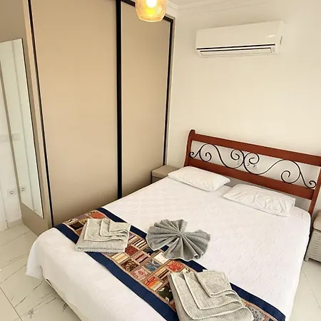 Villa-sleeps 8-parking-pool-bbq 达利安