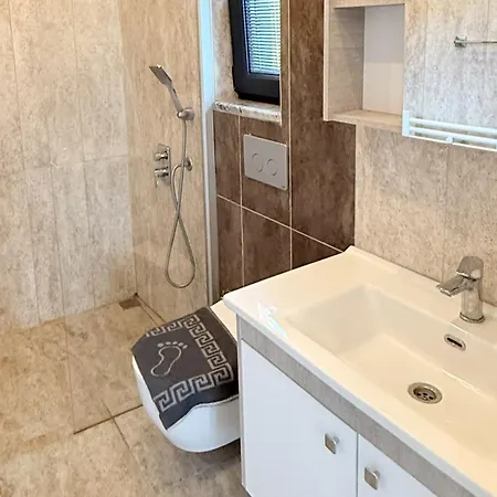 别墅 Villa-sleeps 8-parking-pool-bbq 达利安