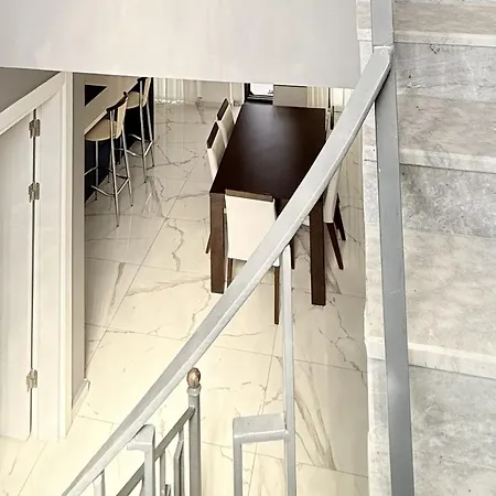 Villa-sleeps 8-parking-pool-bbq * 达利安