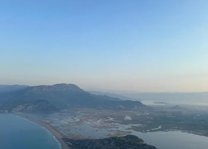 Villa Villa-sleeps 8-parking-pool-bbq *