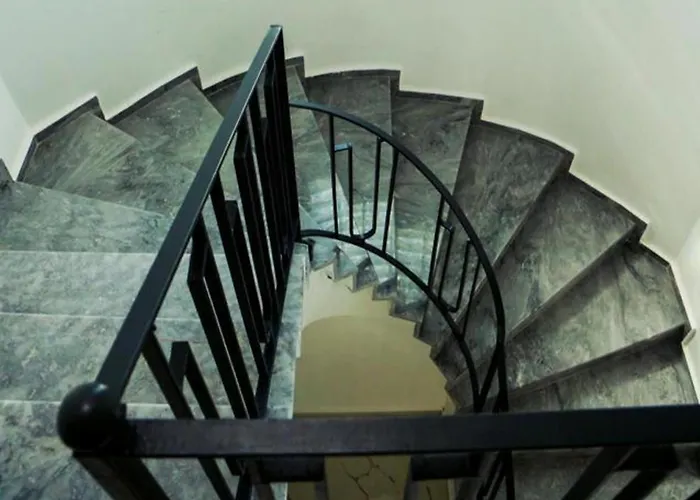 Villa-sleeps 8-parking-pool-bbq Villa *