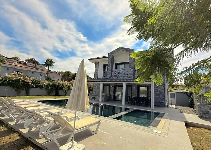 Villa-sleeps 8-parking-pool-bbq