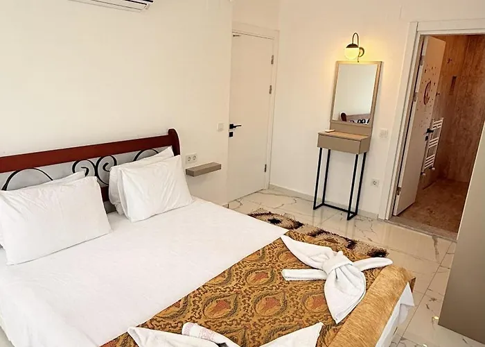 Villa-sleeps 8-parking-pool-bbq Villa